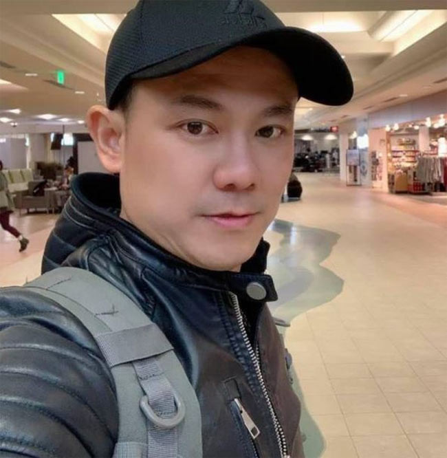 Một thời gian sau đó, thấy thị trường âm nhạc Việt Nam không còn phù hợp với mình, Vân Quang Long ra nước ngoài diễn. Tháng 3/2017, anh sang Mỹ định cư và tập trung kinh doanh nhà hàng, bất động sản. Tuy nhiên, khi có thời gian rảnh anh vẫn đi hát tại các sự kiện nhỏ, phòng trà ở Mỹ.