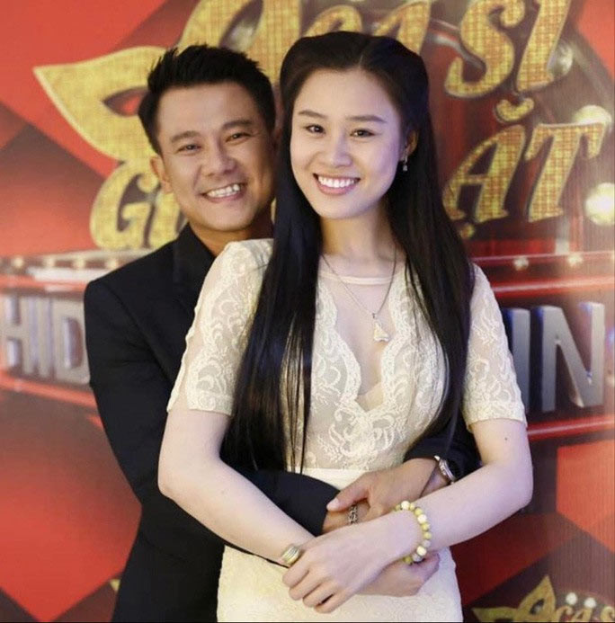 Vân Quang Long trải qua hai cuộc hôn nhân. Anh và người vợ đầu, là một nha sĩ, có hai con chung. Sau khi ly hôn, anh tái hôn với Linh Đan và có một con gái chung. Ngày 29/12, Vân Quang Long qua đời ở Mỹ vì đột quỵ.