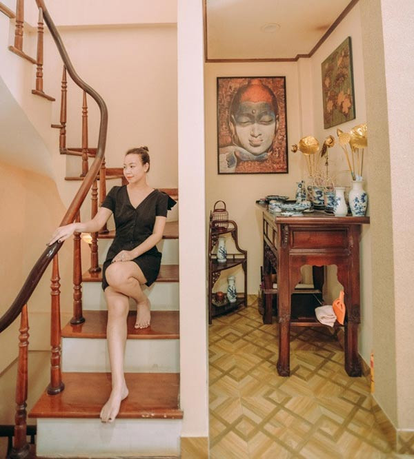 Hiện tại, cô và con trai 21 tuổi không còn phải thuê nhà trọ nữa mà sống trong một căn nhà rộng hơn 13m2, mua lại từ một căn bếp của chủ cũ.