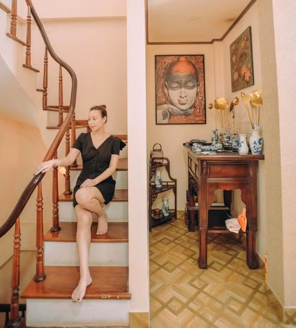 Hiện tại, cô và con trai 21 tuổi không còn phải thuê nhà trọ nữa mà sống trong một căn nhà rộng hơn 13m2, mua lại từ một căn bếp của chủ cũ.