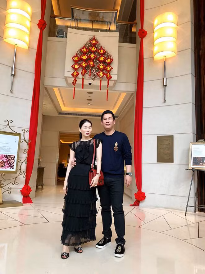 Lệ Quyên và ông xã đồng hành bên nhau từ con số 0, cho đến khi gây dựng được sự nghiệp cùng khối tài sản khủng.