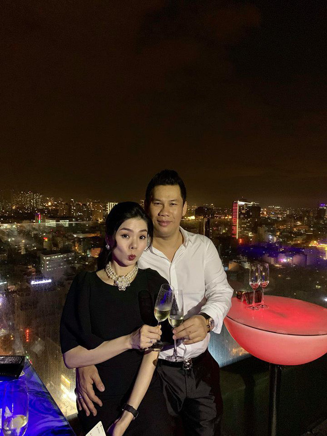 Cặp đôi cùng nhau tận hưởng những bữa tối lãng mạn.