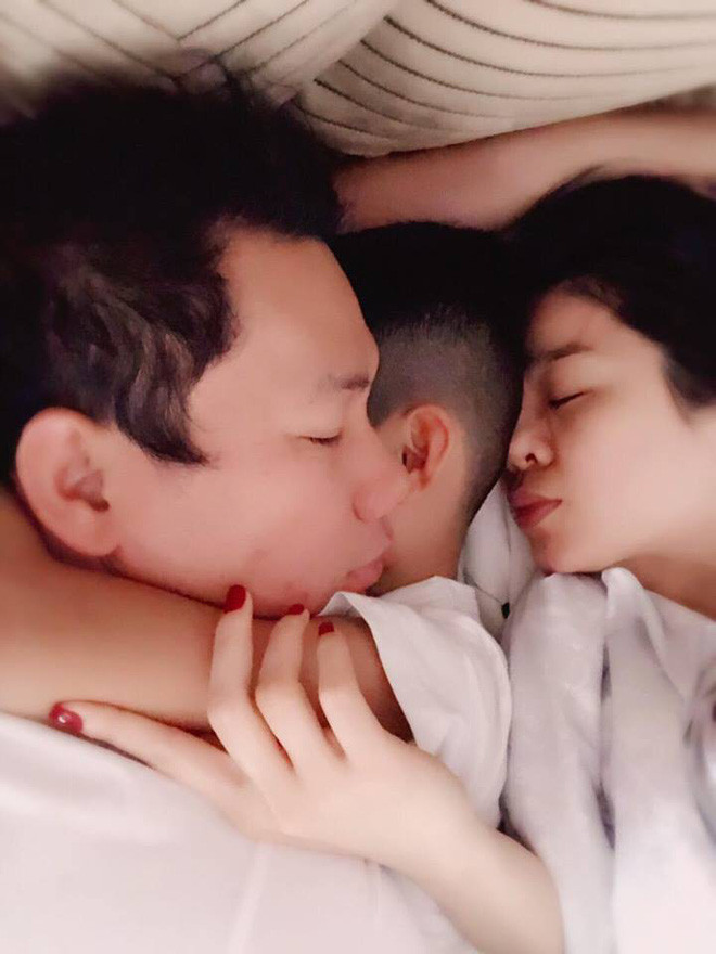 Quý tử độc nhất nhà Lệ Quyên cũng chào đời trong năm 2011.