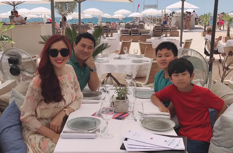 Thu Hương là một trong những người đẹp có cuộc sống viên mãn nhất showbiz Việt. Chính vì thế mà ở độ tuổi hơn 40, cô vẫn rất trẻ và đẹp.