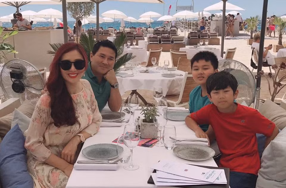 Thu Hương là một trong những người đẹp có cuộc sống viên mãn nhất showbiz Việt. Chính vì thế mà ở độ tuổi hơn 40, cô vẫn rất trẻ và đẹp.