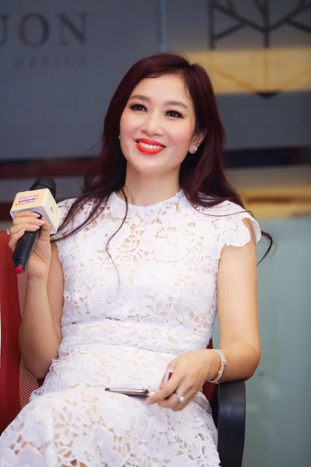  Hoa khôi Thu Hương được biết đến với tư cách là một doanh nhân thành đạt khi đảm nhiệm chức vụ Tổng giám đốc một công ty truyền thông, chủ tịch Mạng lưới nữ lãnh đạo quốc tế tại Việt Nam, chủ tịch một học viện chuyên đào tạo hình ảnh chuyên nghiệp cho lãnh đạo doanh nghiệp và chuyên gia tư vấn chiến lược thương hiệu.