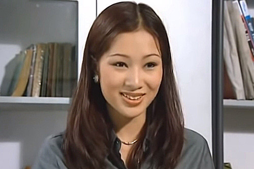 Sau khi đoạt danh hiệu Hoa khôi Thể thao, người đẹp sinh năm 1979 thử sức ở nhiều lĩnh vực khác nhau như: MC, diễn viên, làm báo, kinh doanh.