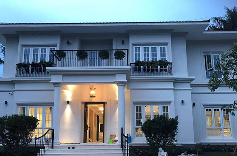 Ngoài căn biệt thự khủng, vợ chồng Thu Hương còn là chủ nhân của một căn hộ sang trọng tại quận 7, nằm trong khu Phú Mỹ Hưng, TP.HCM.