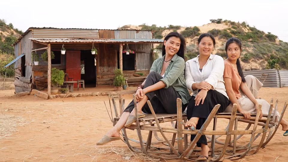 Hon nhan vien man cua Thuy Diem - nu chinh phim “Cat do“