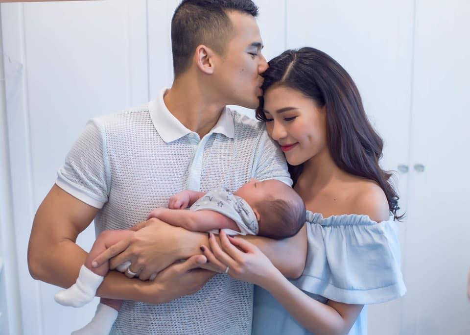 Trong mắt Thúy Diễm, ông xã là người nói ít làm nhiều, quan tâm chăm sóc gia đình từ những điều nhỏ nhất.