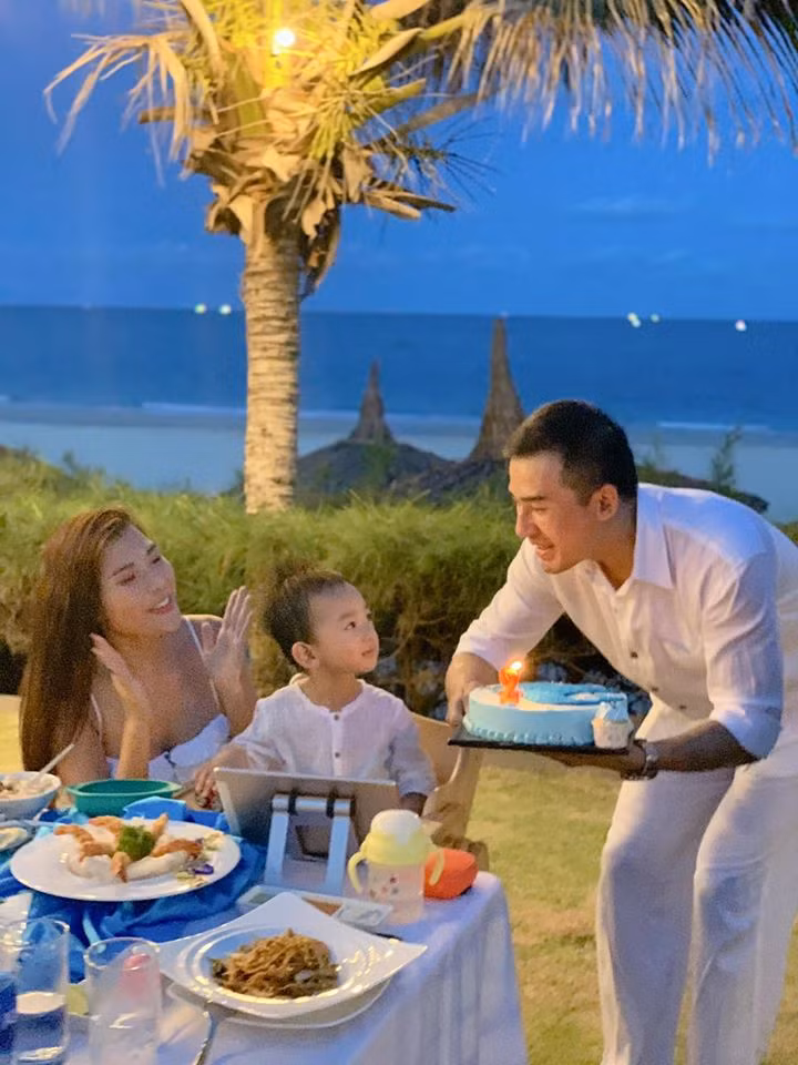  Nữ chính phim "Cát đỏ" luôn tự hào khi có cả sự nghiệp thành công lẫn hôn nhân hoàn mỹ.