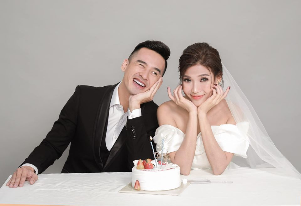 Lương Thế Thành và Thúy Diễm có hơn 2 năm yêu nhau trước khi kết hôn. Cặp diễn viên chào đón cậu con trai đầu lòng chào đời vào giữa năm 2018.