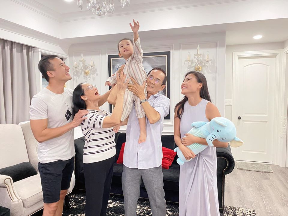 Gia đình hạnh phúc của Nhớ phim "Cát đỏ".