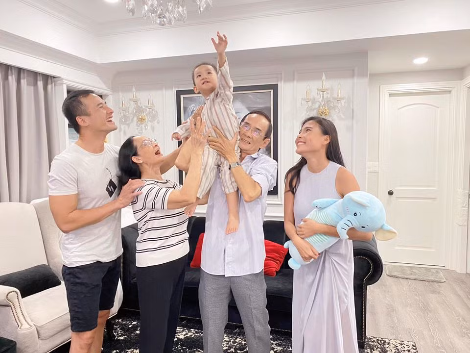 Gia đình hạnh phúc của Nhớ phim "Cát đỏ".