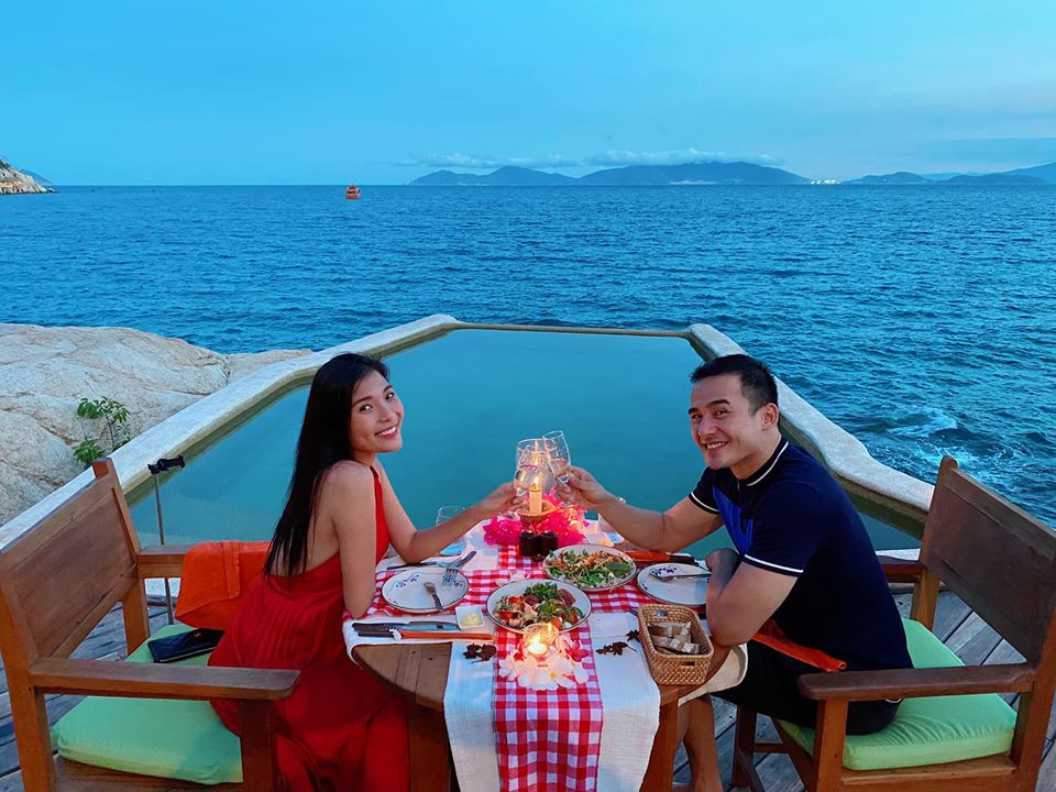 Thời điểm Thúy Diễm xa nhà 6 tháng đóng phim ở Bình Thuận, Lương Thế Thành ở nhà chăm con thay vợ. Anh còn thường xuyên nhắn tin hỏi thăm sức khỏe và nhờ các thành viên trong đoàn gửi những đồ dùng cần thiết mang ra Bình Thuận cho vợ.