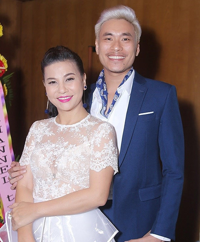 Sau lùm xùm tình ái, Kiều Minh Tuấn vẫn gắn bó với Cát Phượng trong cả công việc lẫn cuộc sống.