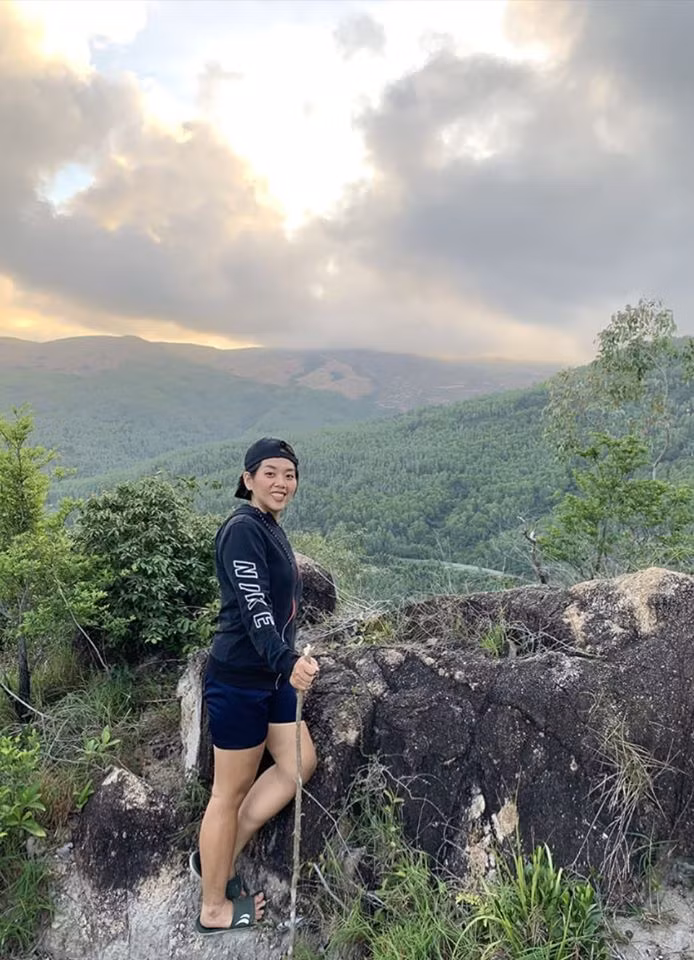 Phương Anh cũng thường leo núi.