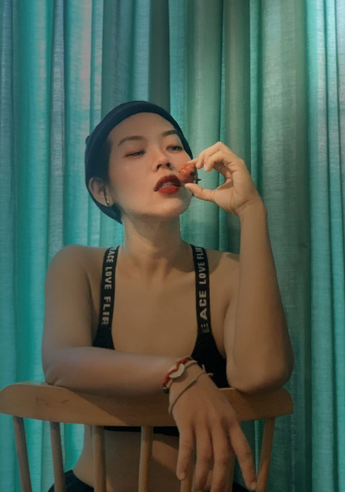 Nữ ca sĩ hiện tại vẫn độc thân.