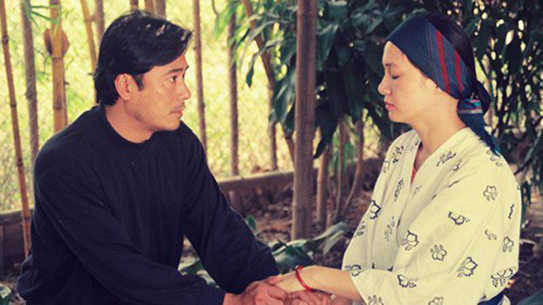 Trên màn ảnh, "người đàn ông đào hoa nhất màn ảnh Việt" không ít lần bị “mắc kẹt” trong những mối quan hệ với nhiều bóng hồng xinh đẹp.