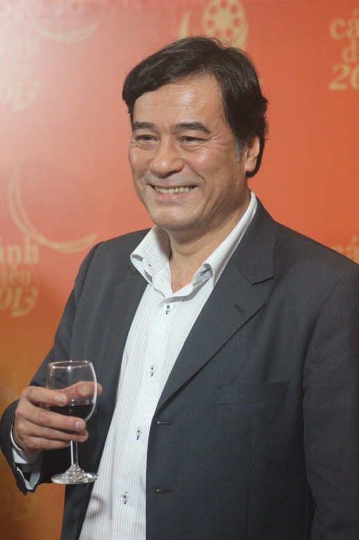 Từ khi yêu đến khi lấy nhau, mối tình của hai người trải qua nhiều sóng gió nhưng cuối cùng cũng vượt qua được. Vợ chồng nam nghệ sĩ gắn bó bên nhau đến nay đã hơn 30 năm.