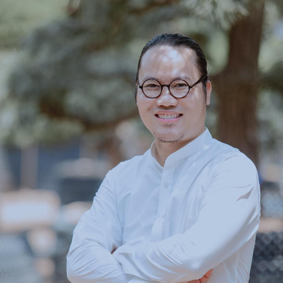 Nam danh hài chia sẻ hài hước trên trang cá nhân: "Em chính thức công bố, em được xếp vào hộ nghệ sĩ nghèo mà đông con nhất showbiz với 5 cháu ạ!".