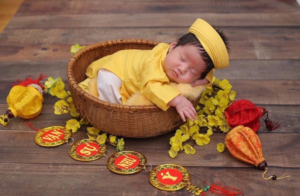 Bảo Quang và Bảo Vinh - cặp quý tử song sinh của Vượng Râu kháu khỉnh, đáng yêu như thiên thần.