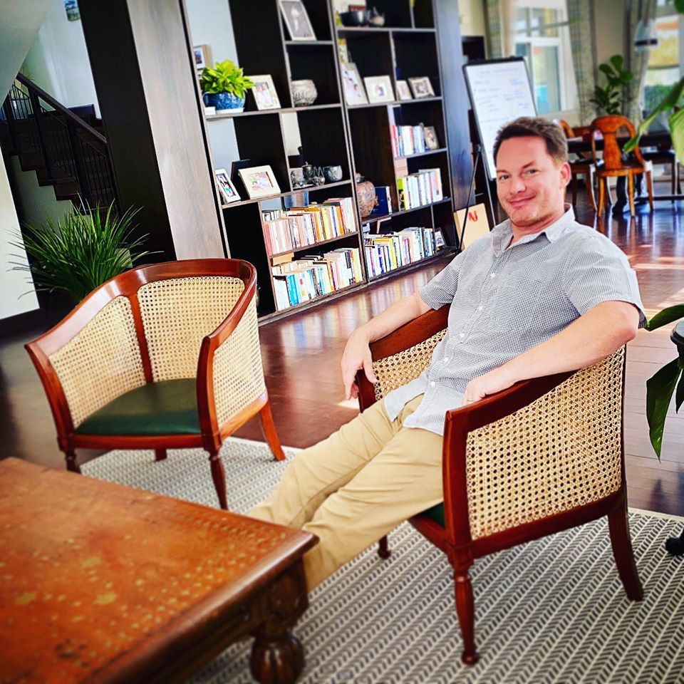 Vợ mới của chồng cũ Hồng Nhung khéo khoe không gian tổ ấm của hai người.