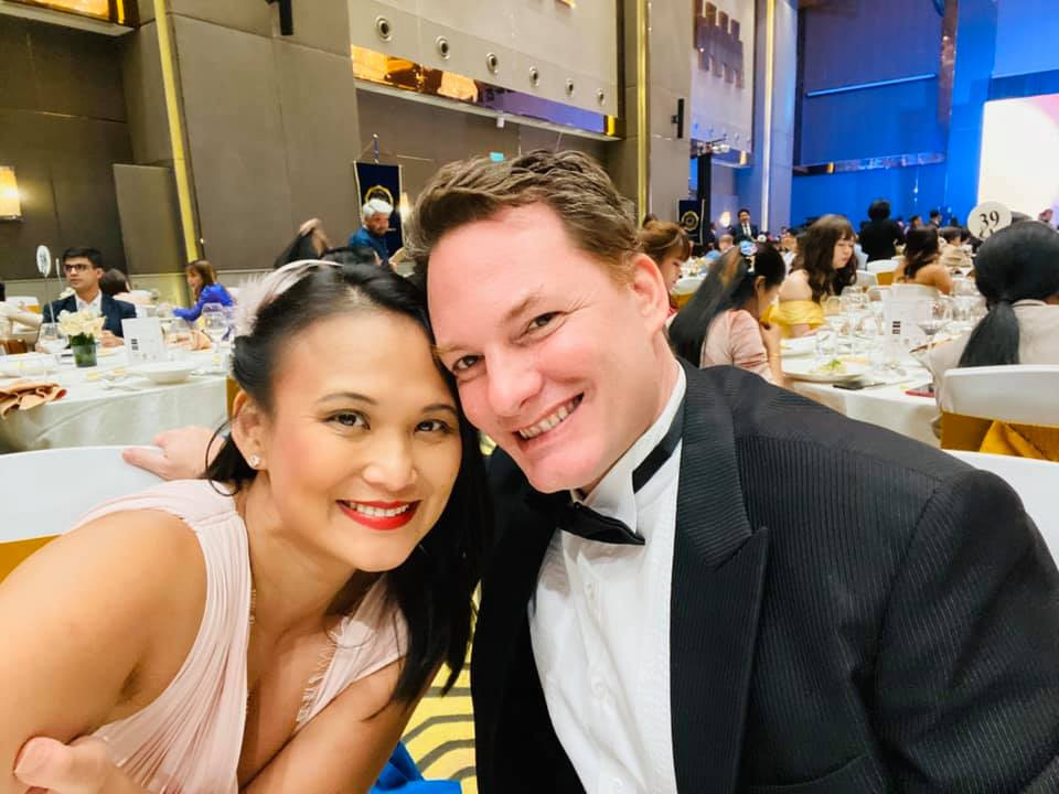  Chồng cũ của ca sĩ Hồng Nhung tận hưởng cuộc sống hạnh phúc viên mãn bên vợ mới cùng các con chung, con riêng.