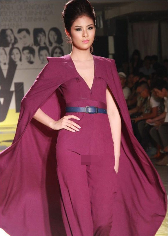 Hoa hậu Ngọc Hân cũng từng mắc lỗi trang phục gây phản cảm.