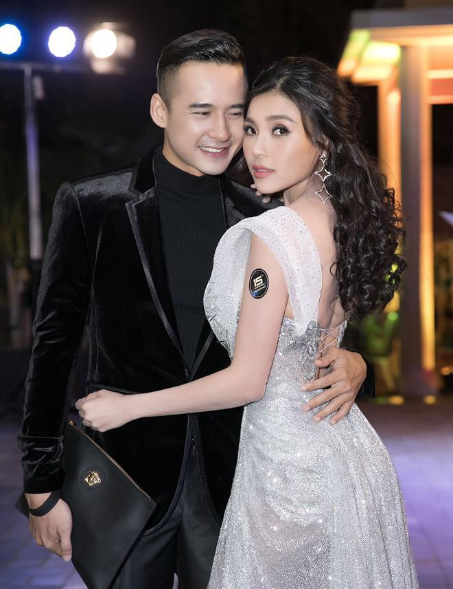 Chính Thúy Diễm chia sẻ: "Anh Thành là người rất tôn trọng vợ. Anh ấy làm được bao nhiêu tiền đều đưa hết cho vợ và khi nào cần tiền tiêu, anh ấy sẽ nói để tôi đưa. Vợ chồng tôi thường bàn nhau nếu cần phải chi các khoản lớn còn việc chi tiêu thường ngày trong gia đình là do tôi quản lý".