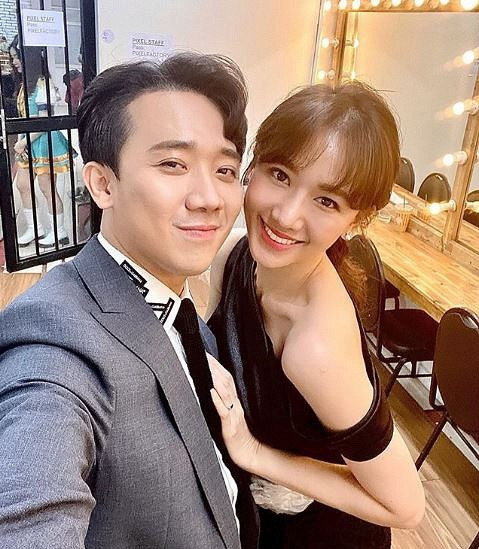 "Mỗi ngày cho hai triệu là nhiều lắm rồi. Anh Thành than là: "Trời ơi, Trấn Thành mà chỉ có 2 triệu trong túi thôi sao". Tôi nói rằng, với 2 ngày lương chi tiêu của anh đã bằng 1 tháng lương của nhân viên văn phòng. Anh đang may mắn hơn rất nhiều người và cần phải tiết kiệm lại”, Hari tâm sự.