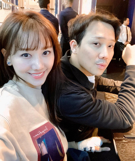 Tuy nhiên, khi quen với việc vợ tay hòm chìa khóa thì Trấn Thành lại thấy vợ làm như vậy là đúng bởi nó giúp cho cuộc sống của anh ngăn nắp hơn và tập trung cho công việc tốt hơn, quản lý chi tiêu tốt hơn. "Đưa tiền cho vợ quản lý chi tiêu là một việc văn minh", Trấn Thành nói.