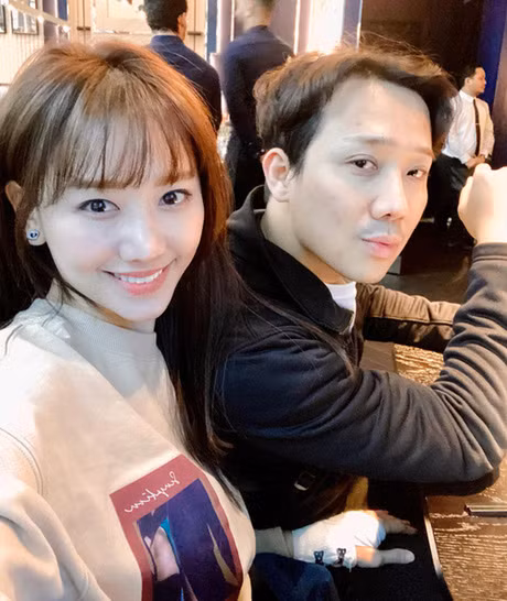 Tuy nhiên, khi quen với việc vợ tay hòm chìa khóa thì Trấn Thành lại thấy vợ làm như vậy là đúng bởi nó giúp cho cuộc sống của anh ngăn nắp hơn và tập trung cho công việc tốt hơn, quản lý chi tiêu tốt hơn. "Đưa tiền cho vợ quản lý chi tiêu là một việc văn minh", Trấn Thành nói.