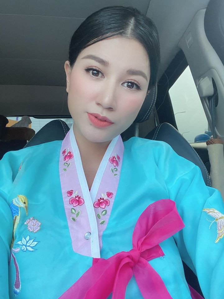 Tuy nhiên mới đây Trang Trần dính nghi vấn rạn nứt tình cảm với ông xã khi chia sẻ status ẩn ý: "Em không khóc bởi sự tổn thương anh gây ra đã là quá nhiều, chưa bao giờ thấy lòng nhẹ bấc. Đêm nay đưa ra một cảm xúc chính xác nhất: Buông!". Hiện tại, Trang Trần vẫn chưa lên tiếng về ồn ào chuyện tình cảm.