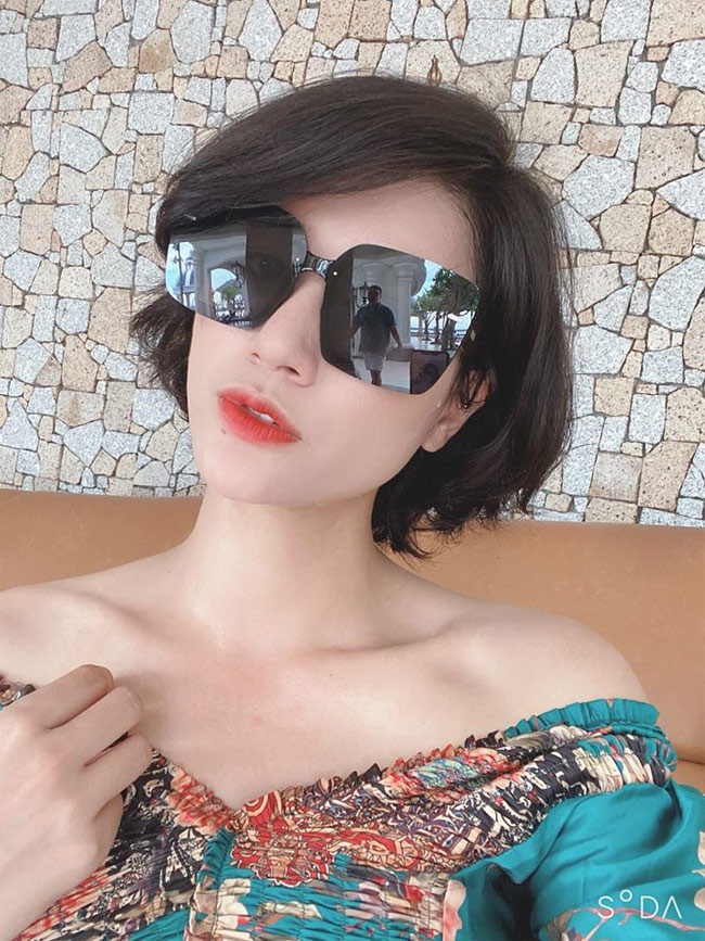 Mặc dù đã giải nghệ từ nhiều năm nay nhưng Trang Trần vẫn là cái tên gây chú ý. Cô từng phát ngôn động chạm loạt mỹ nhân tố Trường Giang trăng hoa: “ Đừng bật nắp quan tài nữa các bánh bèo thanh cao".