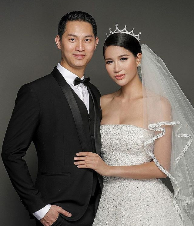 Mặc dù ghê gớm, đánh đá như vậy, nhưng Trang Trần lại được chồng Việt Kiều, Louis Trần rất yêu chiều và luôn đứng về phía vợ khi xảy ra sự vụ gì.