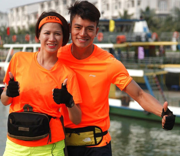 Tham gia chương trình Cuộc đua kỳ thú 2014, cựu người mẫu cũng thể hiện tính khí nóng nảy và thường xuyên tranh cãi, nói những câu nói, hành động gây tổn thương cho bạn chơi là Hiếu Nguyễn. Thậm chí tại chặng đua ở Huế, Trang Trần còn hất tung 20 chiếc nón lá, va vào Hiếu Nguyễn khiến anh bị mẻ một chiếc răng.