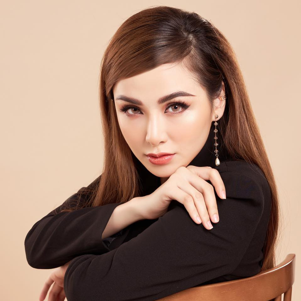 Hiện tại, Diễm Hương tận hưởng cuộc sống của một bà mẹ đơn thân hạnh phúc bên con trai.