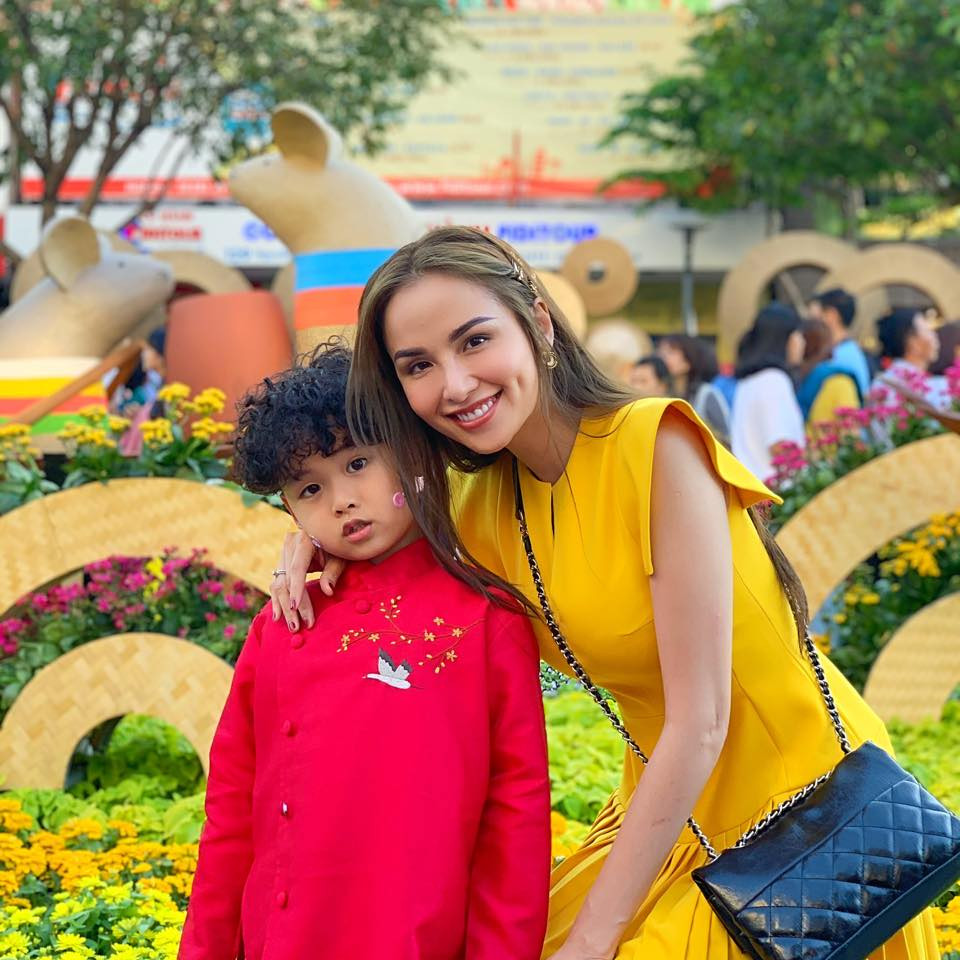 Mới đây, trả lời phỏng vấn trên tờ Trí Thức Trẻ, Diễm Hương mới tiết lộ chuyện không muốn nhắc đến người cũ và làm tổn thương người hiện tại của người cũ.