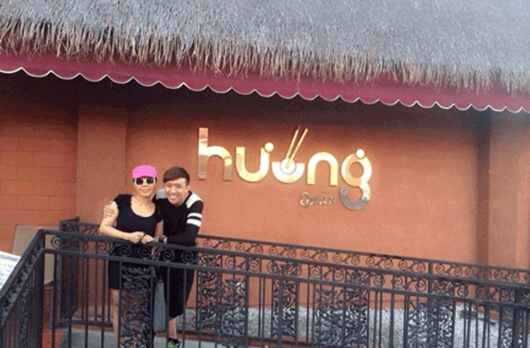 Thu nhập của Việt Hương không chỉ có cát sê làm diễn viên, giám khảo, MC mà còn từ nhà hàng cô đầu tư và làm chủ bên Mỹ. Nhà hàng Hương quán của Việt Hương chuyên phục vụ những món ăn quê hương tại Mỹ.