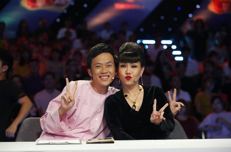 Cùng với Hoài Linh, Việt Hương là một trong số ít diễn viên hài có mức cát sê khủng trong Vbiz. Theo nguồn tin, Việt Hương được nhà sản xuất trả cát sê 80 triệu đồng cho một buổi làm giám khảo gameshow.