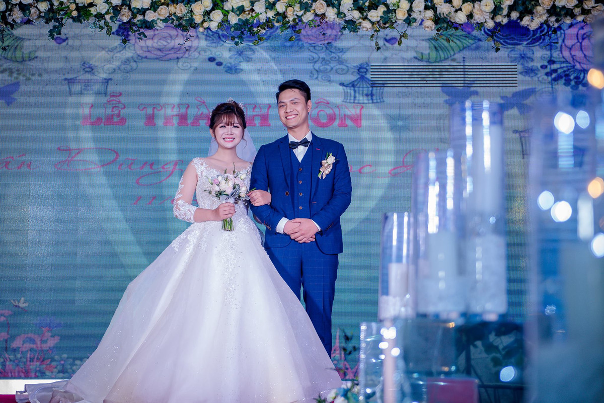 Tiến trong "Lửa ấm" kết hôn với bà xã diễn viên vào năm 2018.