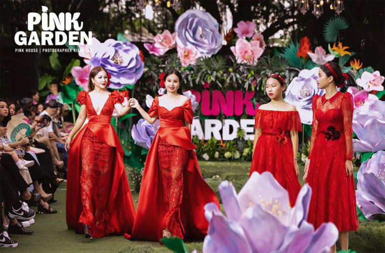 “Lần đầu làm chuyện ấy…. Một trải nghiệm thật thú vị, cũng như là một kỷ niệm đẹp với các con”, Cẩm Ly viết trên trang cá nhân.