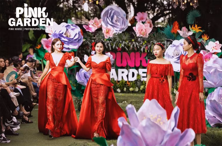 “Lần đầu làm chuyện ấy…. Một trải nghiệm thật thú vị, cũng như là một kỷ niệm đẹp với các con”, Cẩm Ly viết trên trang cá nhân.