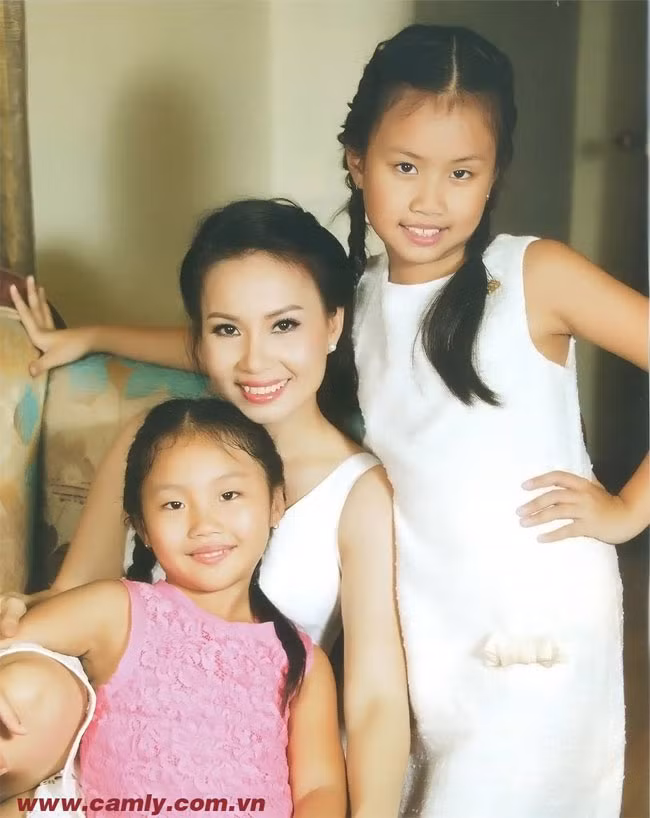 "Các con là tất cả của tôi. Vì vậy, tôi luôn cố gắng làm nhiều hơn cho con với niềm tin các bé sau này sẽ đạt được thành công trong xã hội", Cẩm Ly tâm sự.