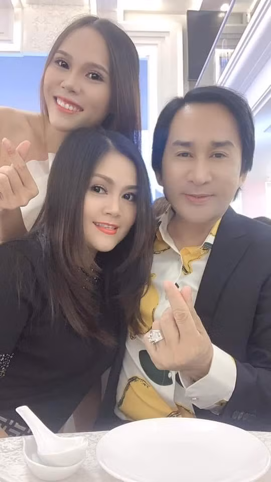 Đôi vợ chồng luôn đồng hành trong công việc lẫn cuộc sống.