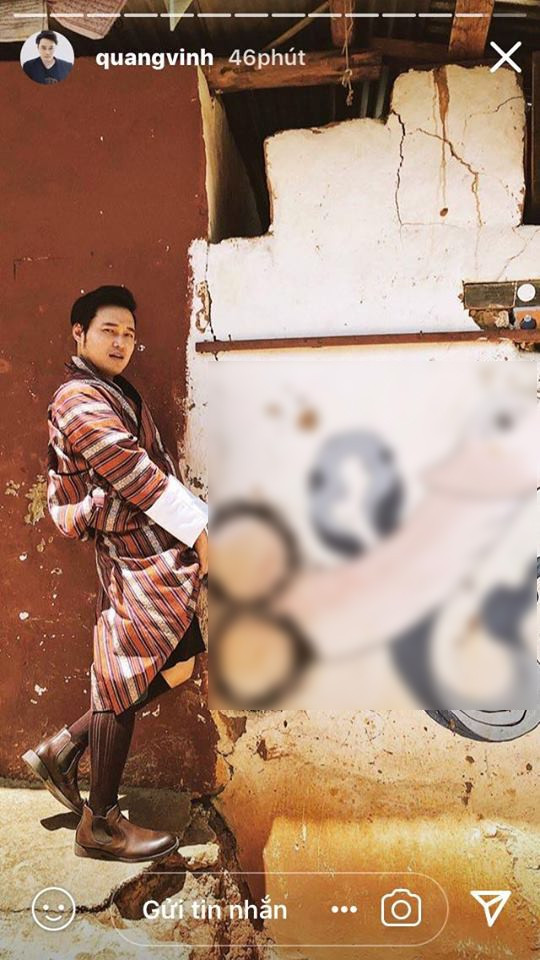 Cuối tháng 8/2018, giọng ca "Miền cát trắng" cũng từng gây tranh cãi khi tạo dáng "nhạy cảm" bên hình ảnh bộ phận sinh dục nam và có những biểu cảm khiến người xem "đỏ mặt".