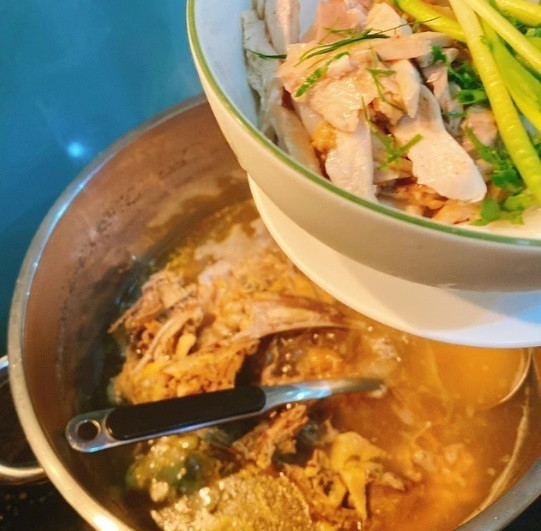 Biết Công Lý có phần kỹ tính trong việc ăn uống nên Ngọc Hà chăm chỉ học nấu ăn và ngày càng "lên tay".