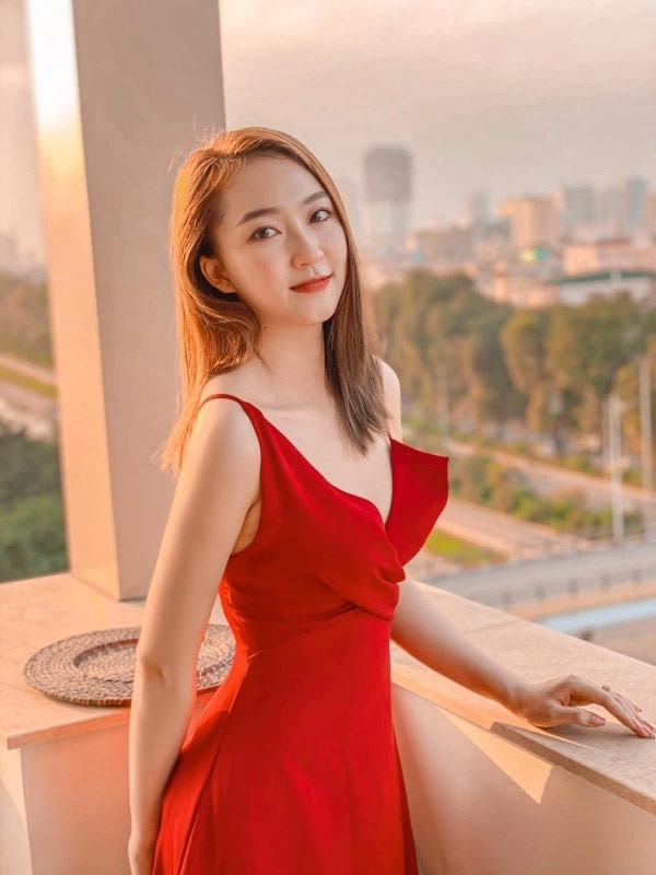 "Sau 3 tháng không dám đụng đến cơm, cắm lịch ở phòng tập, cuối cùng cũng gặt hái được những thành quả đầu tiên, ép được 6 kg mới dám gửi đơn đi. Tiếp tục kỷ luật với bản thân để chuẩn bị thật tốt cho kỳ thi sắp tới", Trà My chia sẻ