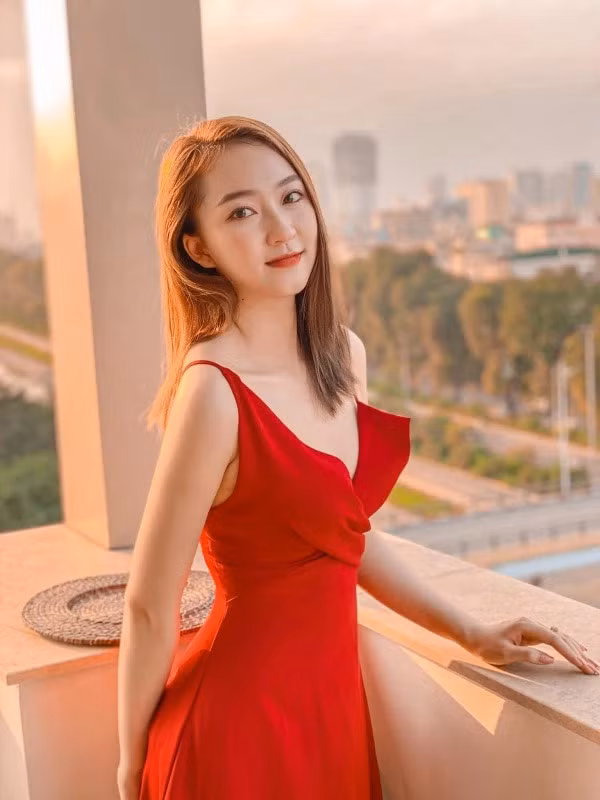 "Sau 3 tháng không dám đụng đến cơm, cắm lịch ở phòng tập, cuối cùng cũng gặt hái được những thành quả đầu tiên, ép được 6 kg mới dám gửi đơn đi. Tiếp tục kỷ luật với bản thân để chuẩn bị thật tốt cho kỳ thi sắp tới", Trà My chia sẻ